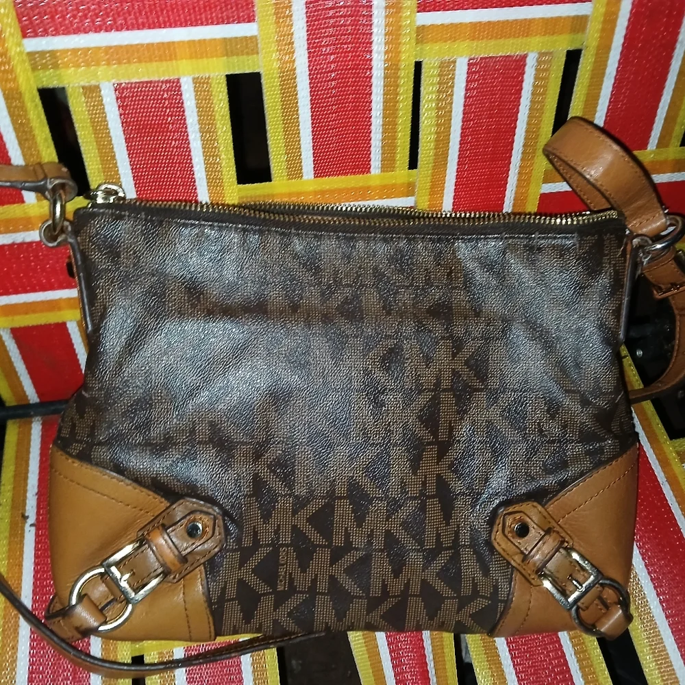 Handbag - Picture 1 of 6